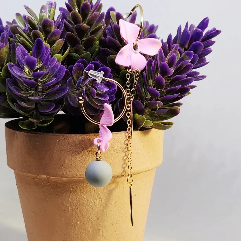 Asymmetrical‎ Pink Orchid Flower Hoop Earrings Gold Tone Chain Orb Dangle Womens